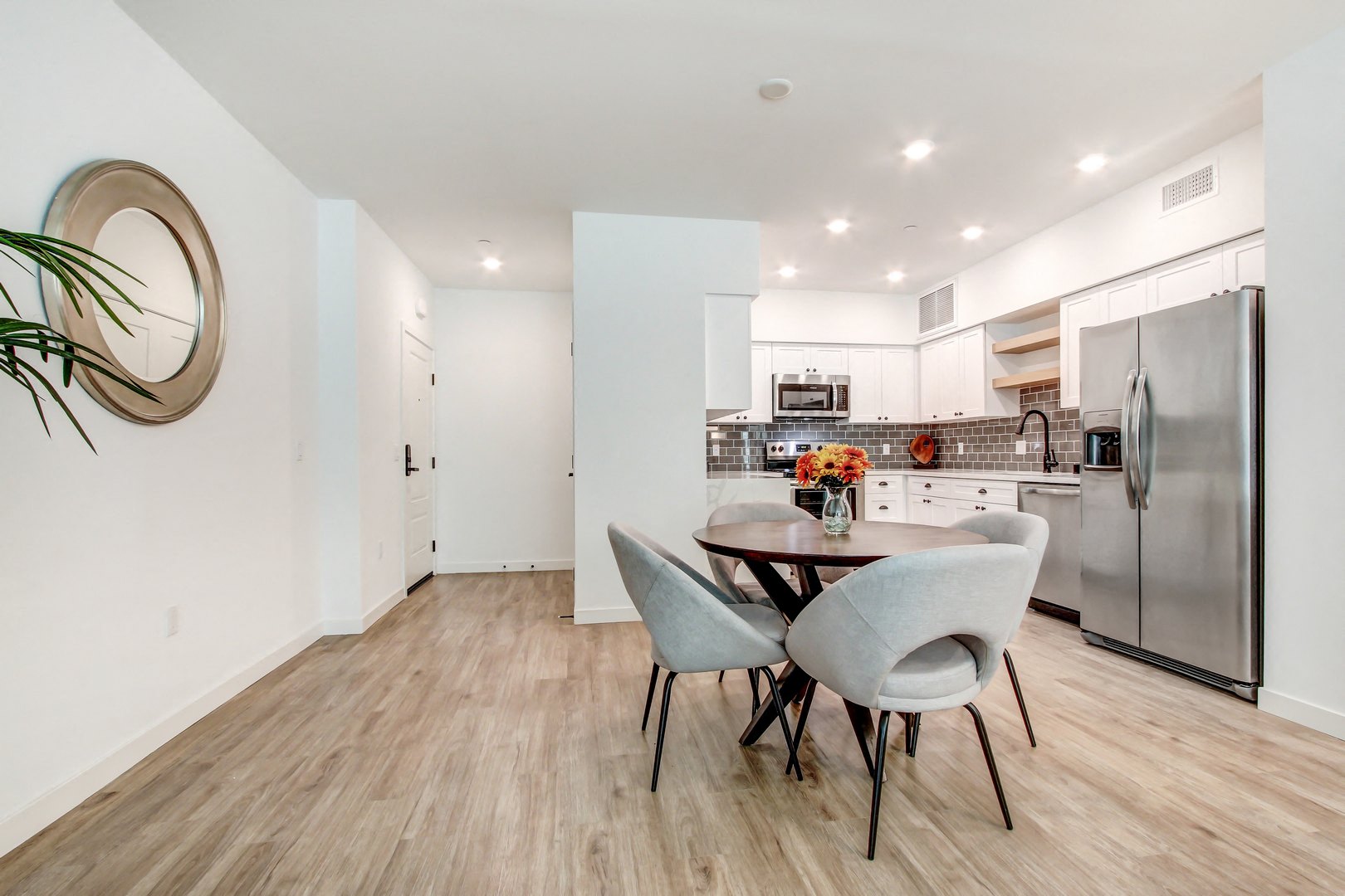 http://cdn.rentcafe.com/dmslivecafe/2/40772/Recessed lighting.jpg